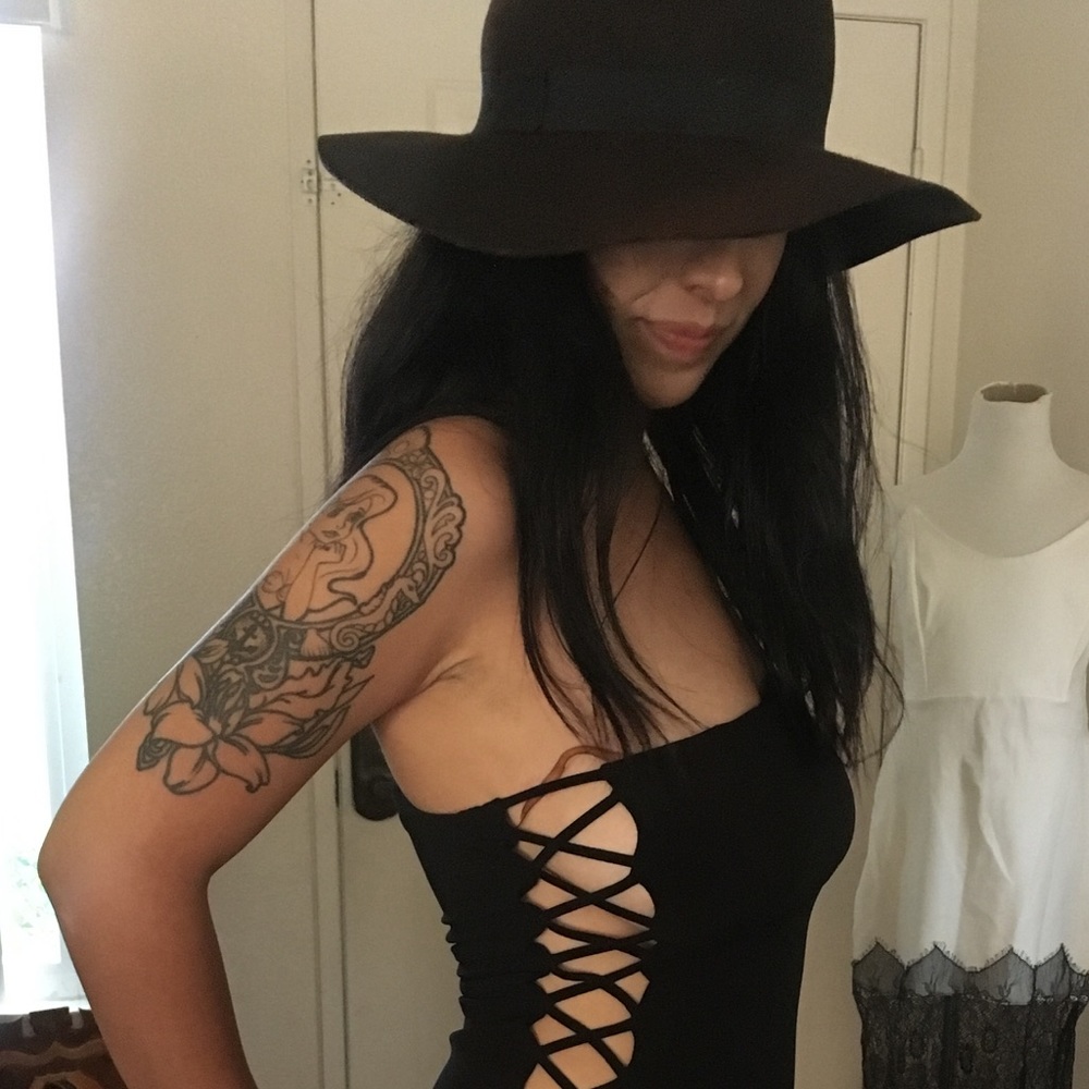 Hat 🎩 - Picture 3 of 3